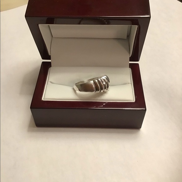 Ring - Picture 2 of 4
